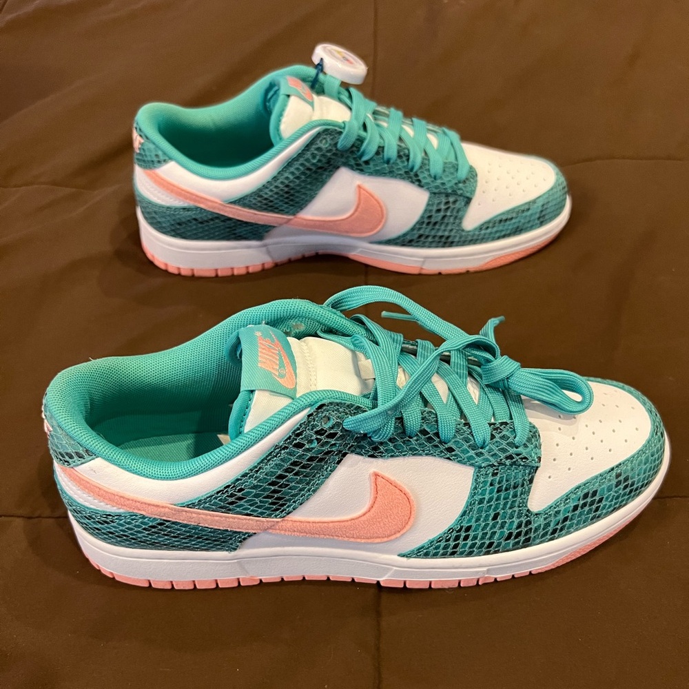 BNIB Nike Dunk low washed teal /bleached coral size 9.5 men’s/11 women’s